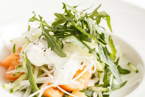 Fresh salad with arugula — Stock Photo, Image