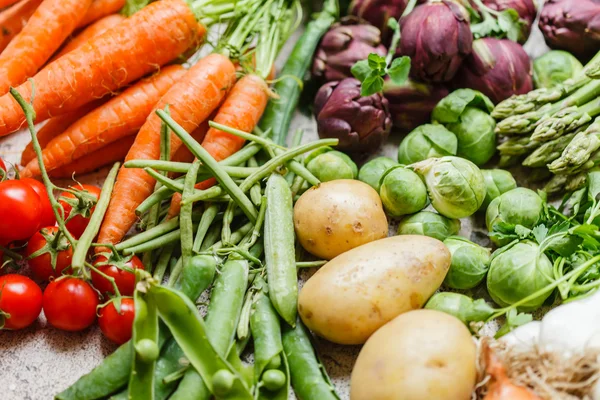 Frisches grünes Gemüse — Stockfoto