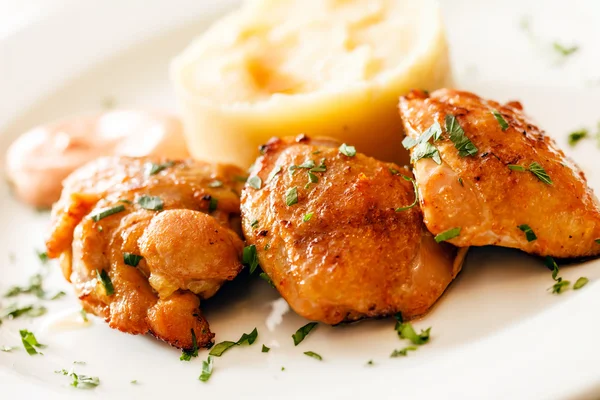 Poulet avec purée de pommes de terre — Photo