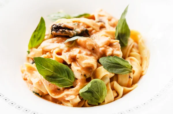 Zeevruchten pasta op de plaat — Stockfoto