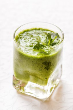 Yeşil smoothie bardak