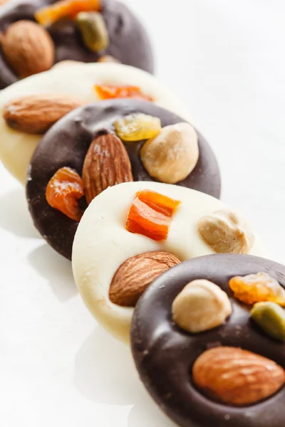 Fındıklı çikolata tatlılar — Stok fotoğraf