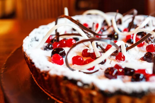 Tasty cake with berries — Stock Photo, Image