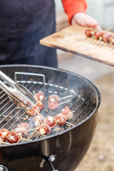 Grilled dates with bacon — Stock Photo, Image