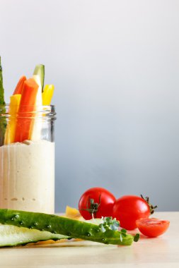 Sebzeli kavanoz humus