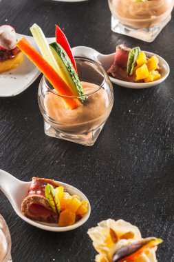 Meze et ve sebze ile