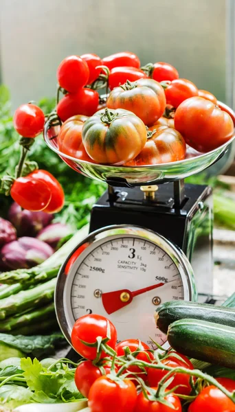 Fresh vegetables and scales — Stock Photo, Image
