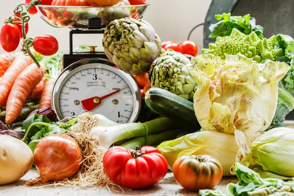 Fresh vegetables and scales — Stock Photo, Image