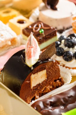 Çilek ile Çikolatalı hamur işleri