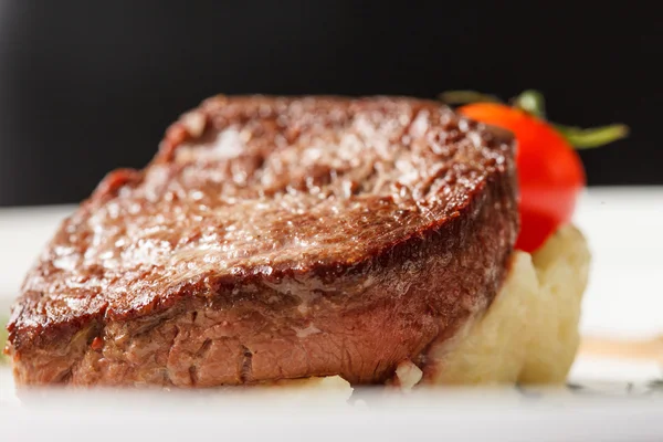 Steak with potatoes on plate — Stock Photo, Image