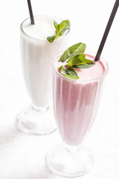 Milk cocktails in glasses — Stock Photo, Image