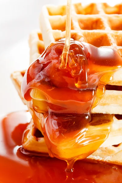 Belgische Waffeln mit Sirup — Stockfoto