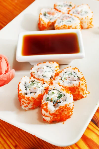 Sushi-Rollen mit Sojasauce — Stockfoto