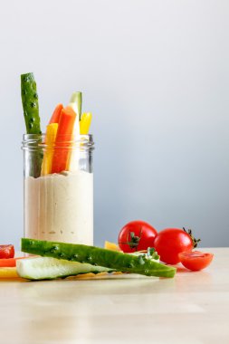 Sebzeli kavanoz humus