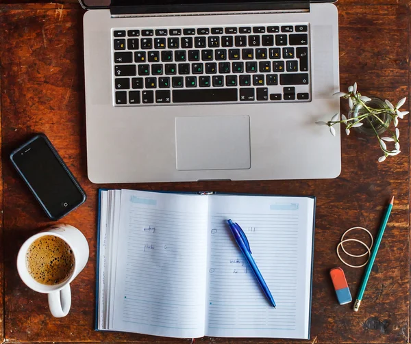 Laptop e copo de café — Fotografia de Stock