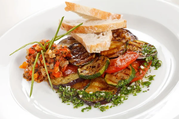 Grilled vegetables with bread — Stock Photo, Image