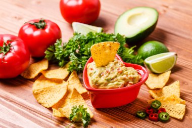 Guacamole avokado ve kireç