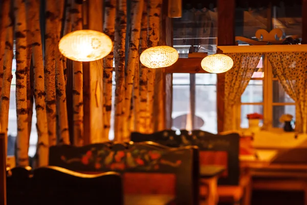 Lampa v útulné kavárně — Stock fotografie