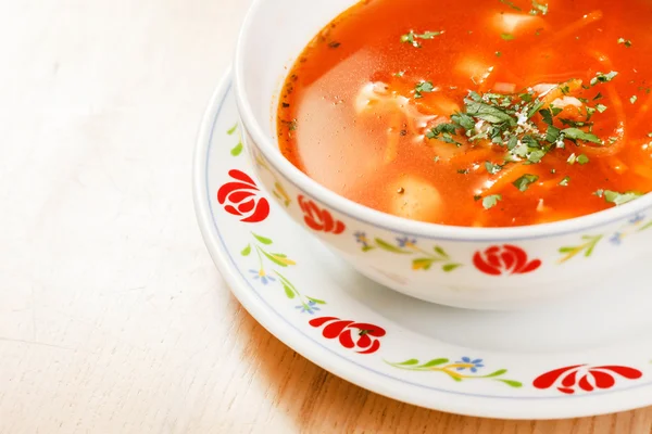 Tomatensoep met groenten en vlees — Stockfoto