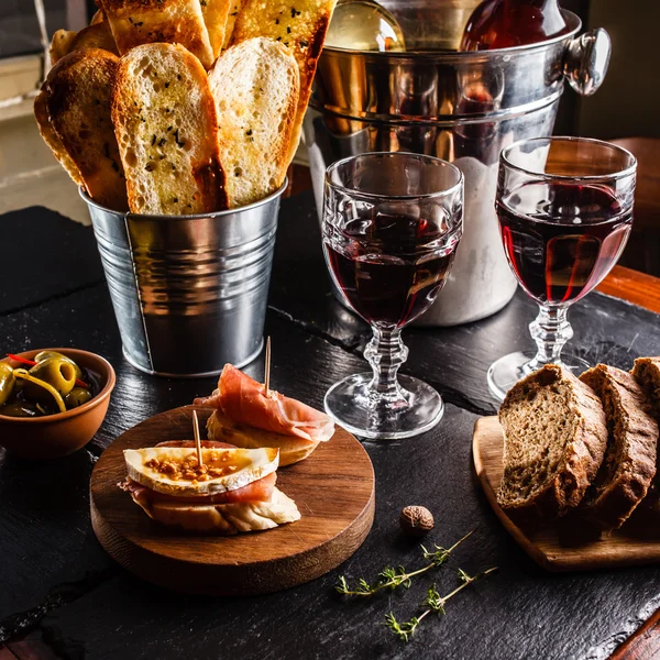 Cena española cocinada y servida — Foto de Stock