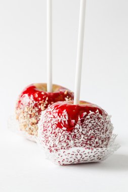 karamelli elma sopa üzerinde