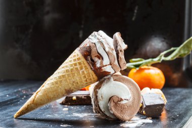 çikolatalı dondurma.