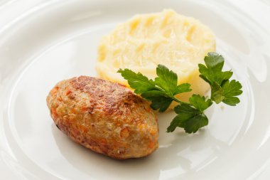 Göğsü patates püresi ile