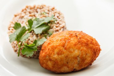 Göğsü buğday ve maydanoz ile