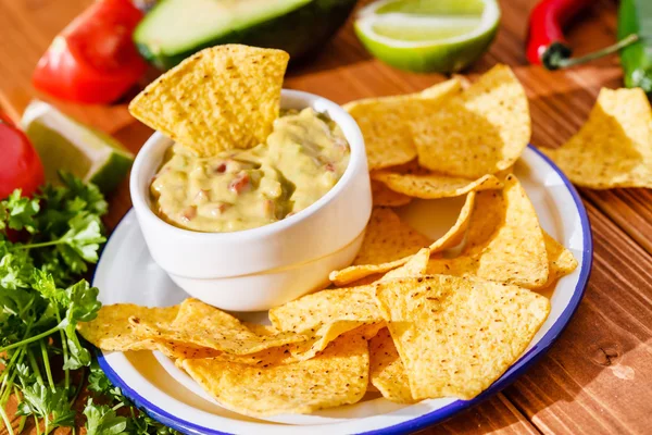 Guacamole com abacate e limão — Fotografia de Stock