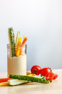 Sebzeli kavanoz humus