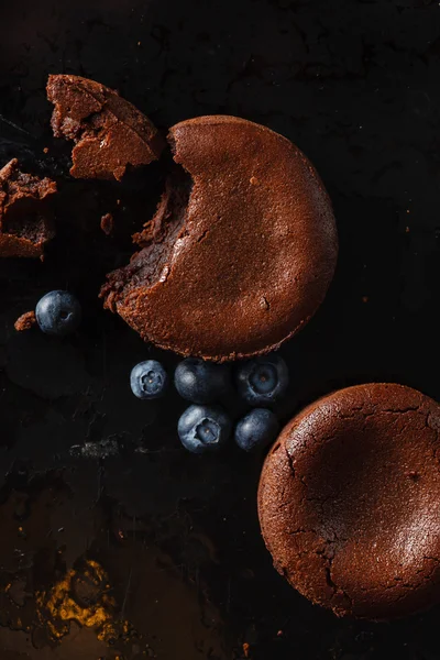 Pasteles de chocolate con arándanos —  Fotos de Stock