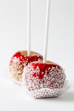 karamelli elma sopa üzerinde