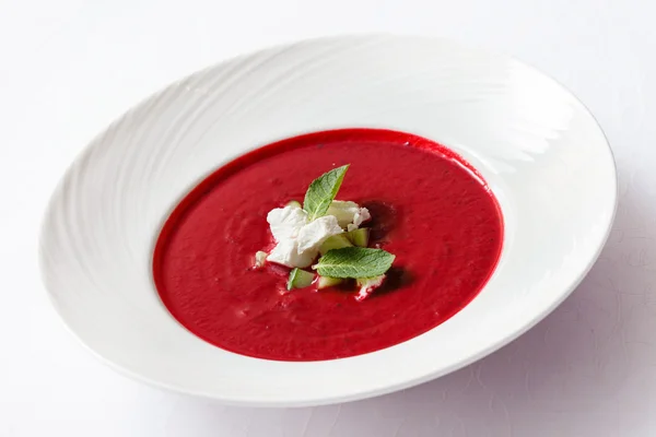 Свекольный и томатный суп — стоковое фото