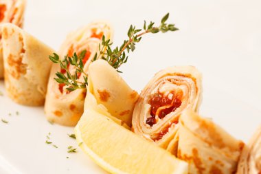 Havyar ve kekik ile Pancakes