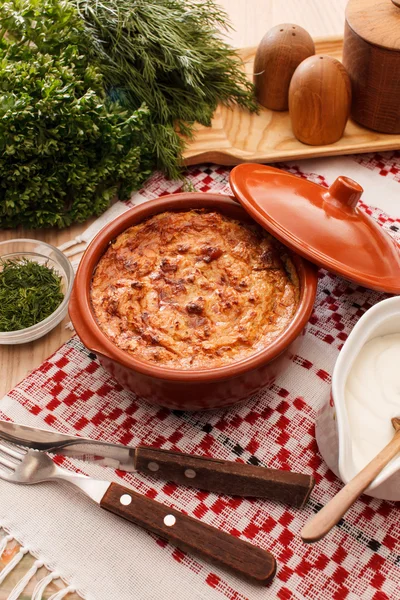 Roasted potatoes with sauce — Stock Photo, Image