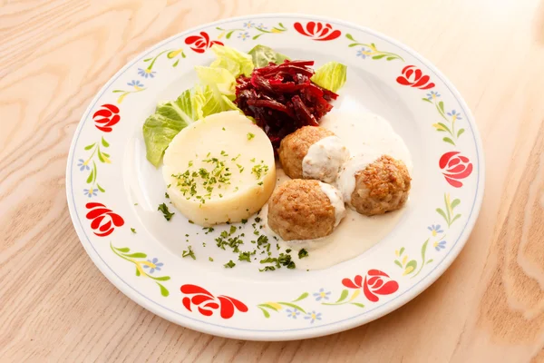 Meatballs with mashed potatoes — Stock Photo, Image