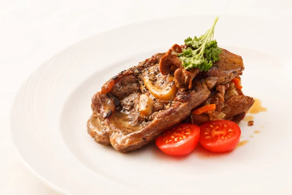 Carne alla griglia con verdure — Foto Stock