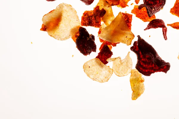 Нарезанные овощные чипсы — стоковое фото