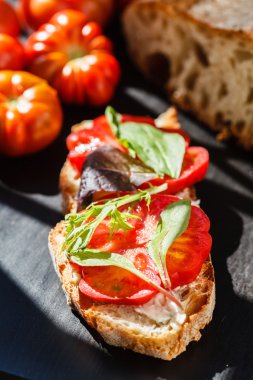 Domates ile lezzetli bruschetta