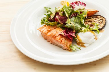 Somon ızgara sebzeli