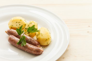 Sosis tabakta patates ile