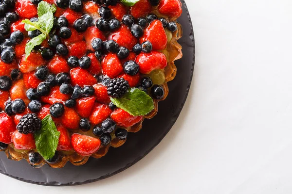 Tarta de jalea con bayas —  Fotos de Stock