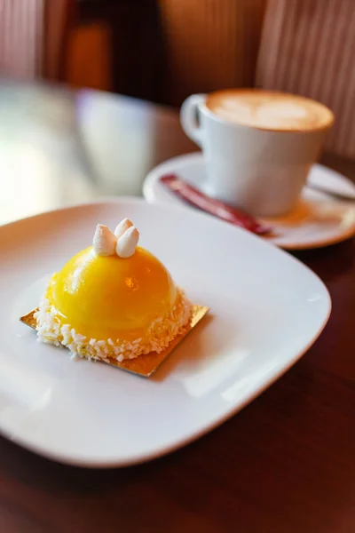 Koffie met smakelijke cake — Stockfoto