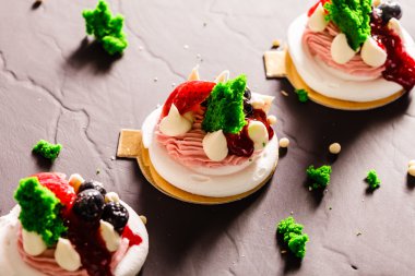 Çilekli yaz tatlısı