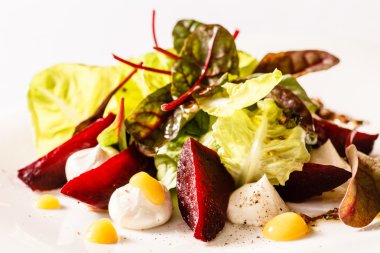 Vejetaryen salatası tatlı