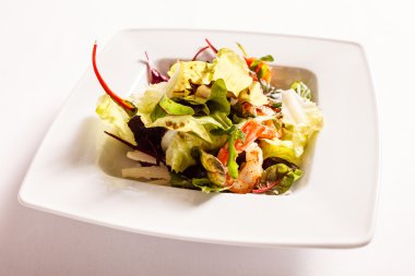 tabak karides salatası