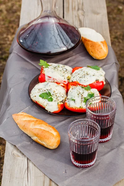 Gefüllte Paprika mit Käse — Stockfoto