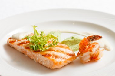 Tabakta somon bifteği