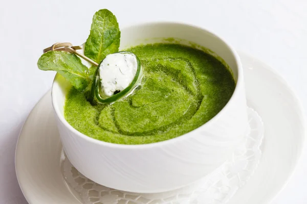 Grüne Sahnesuppe — Stockfoto