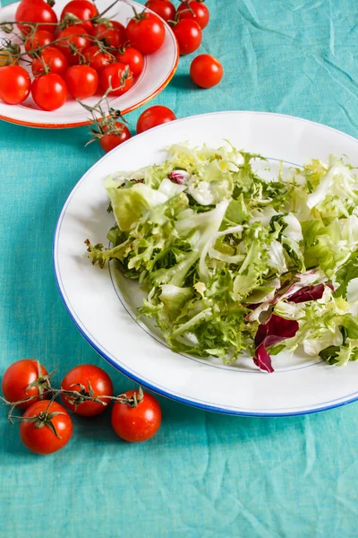 Cherry rajčata na talíři — Stock fotografie